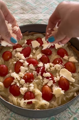 Tarta de cebolla con tomates cherrys3