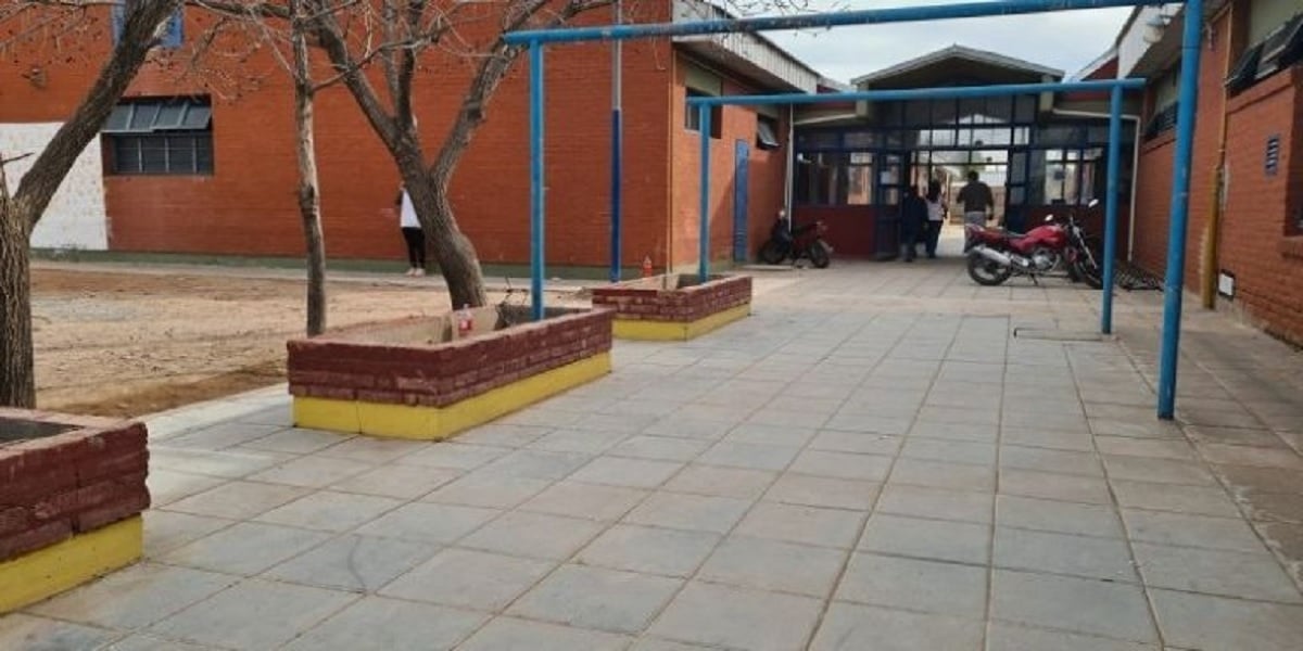 epet 10 de plaza huincul