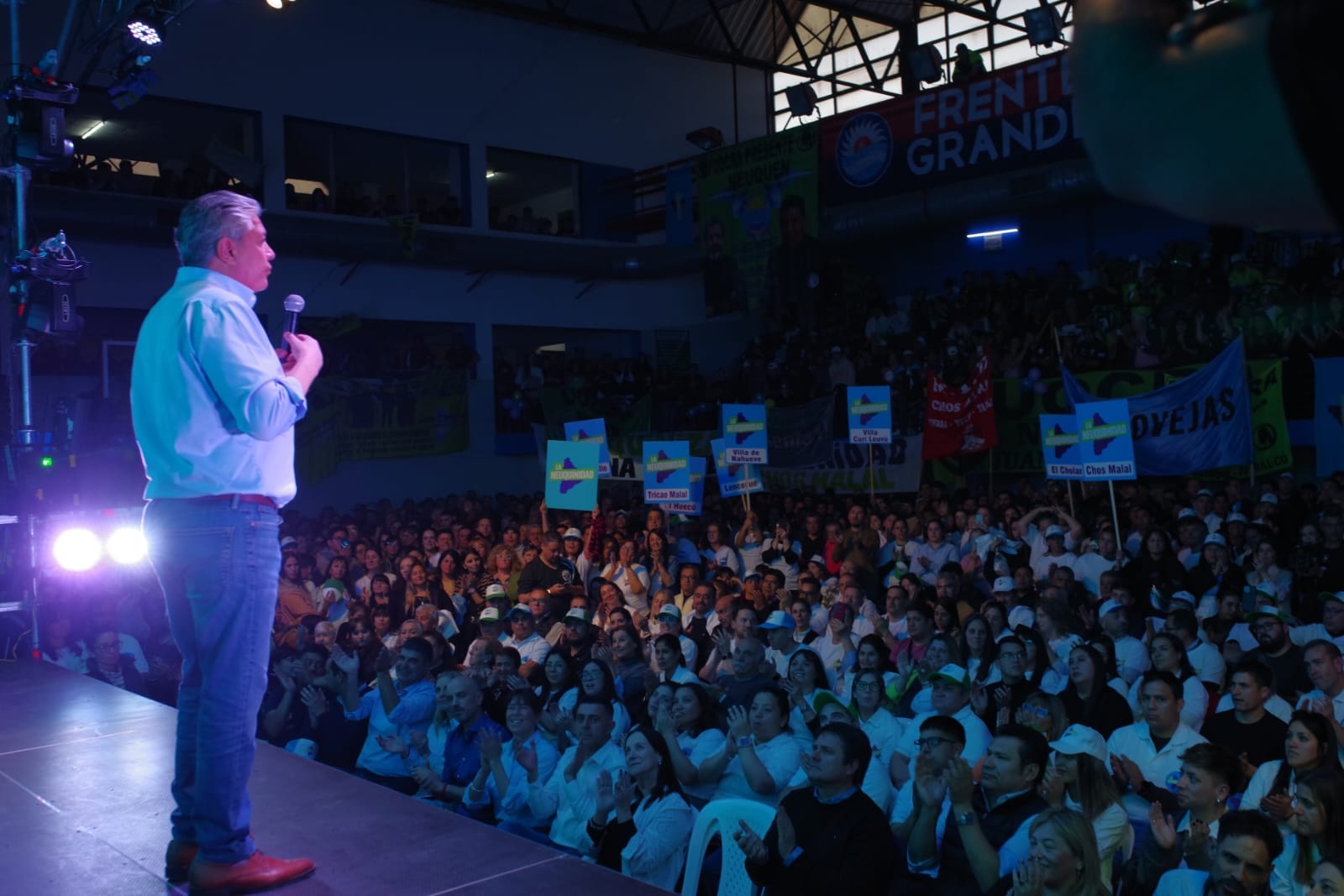 figueroa en el acto de la neuquinidad