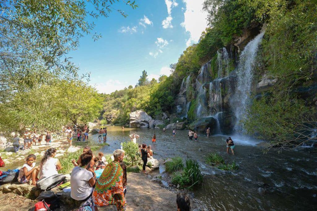 siete-cascadas-la-falda-foto-agencia-cordoba-turismo-1024x682