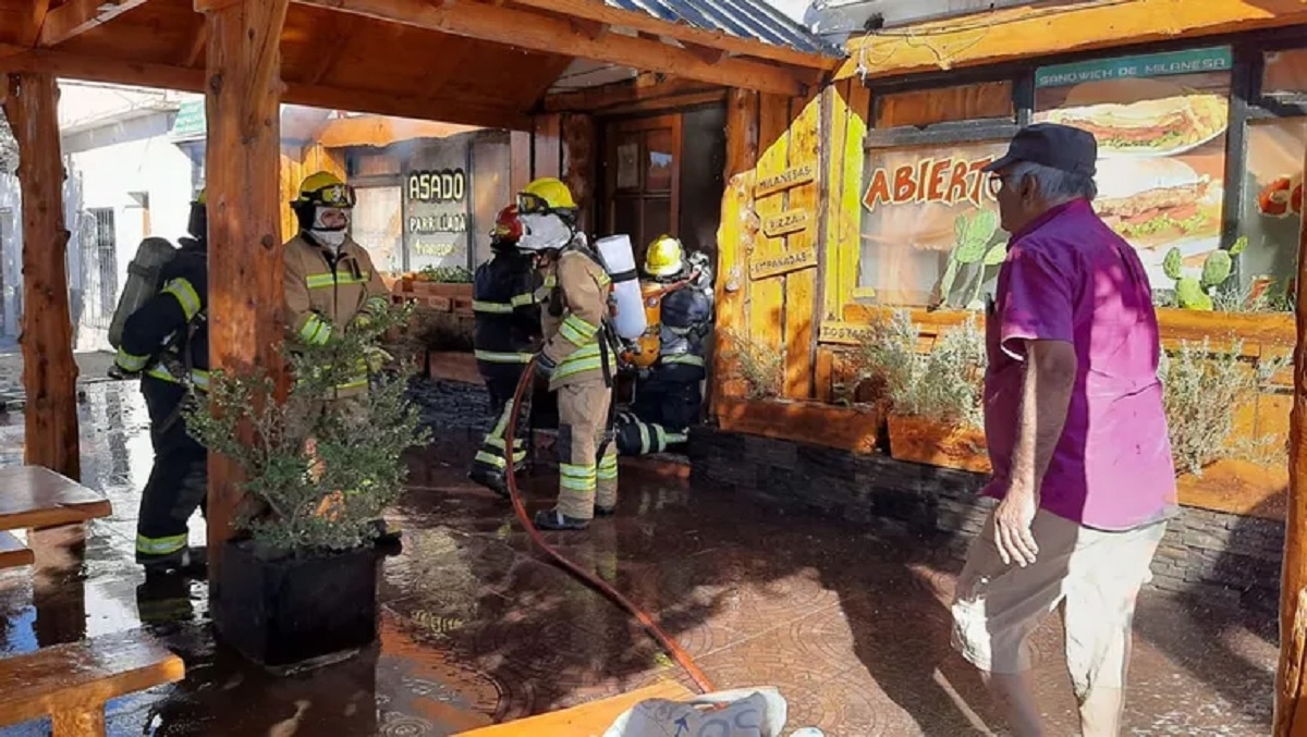 incendio restaurante piedra del aguila 1