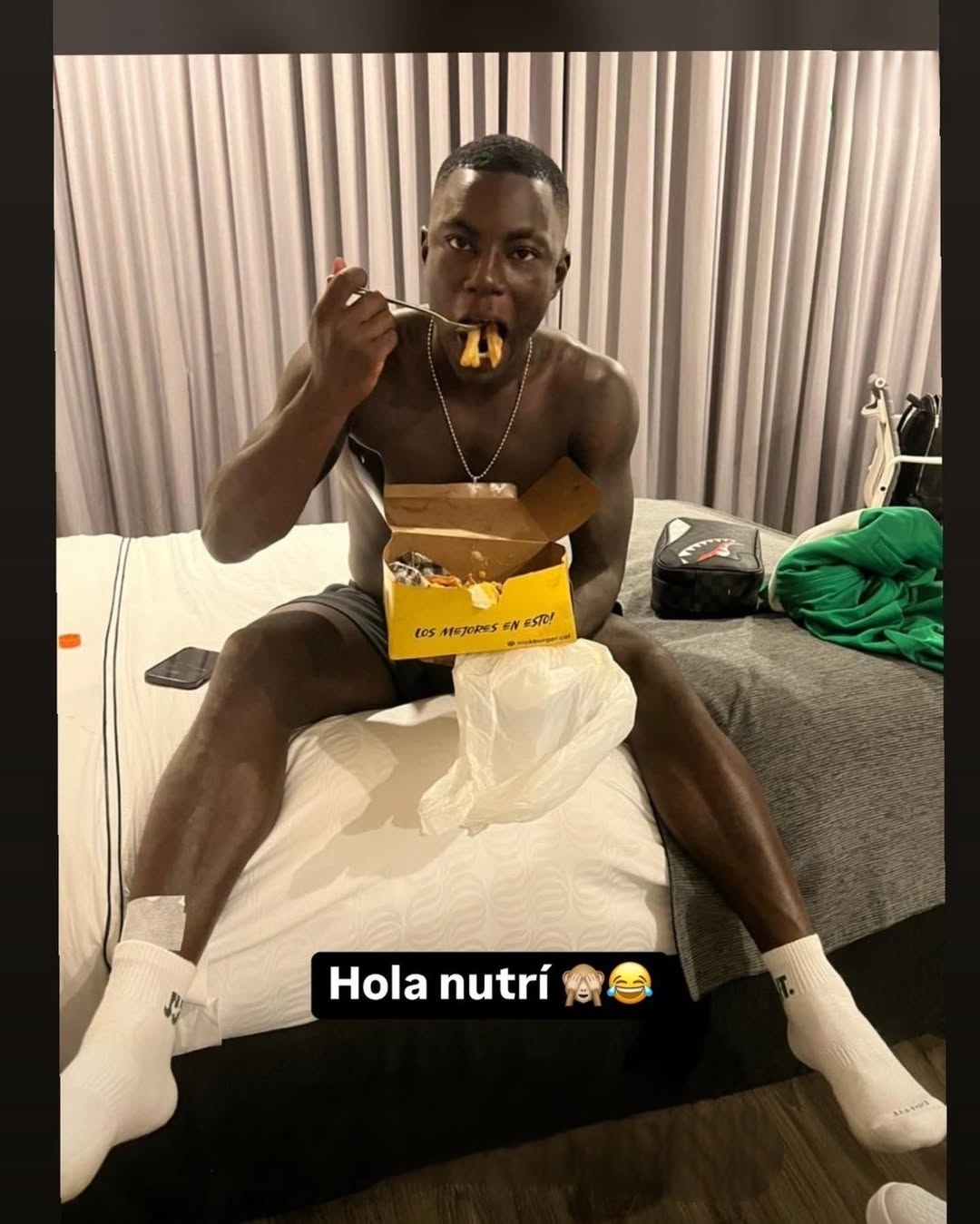 HOLA NUTRI ??El mensaje de Marino Hinestroza tras posar comiendo salchipapa. En pocos días comie