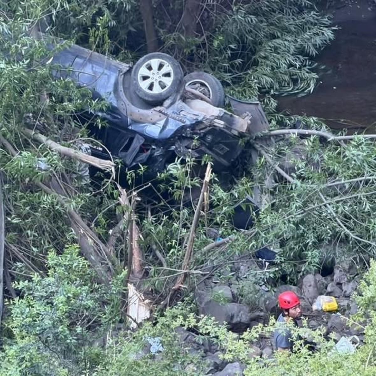 camioneta desbarrancada quila quina 1