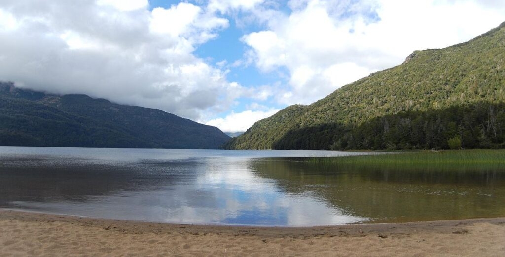 lago falkner fuente bariloche motorhome
