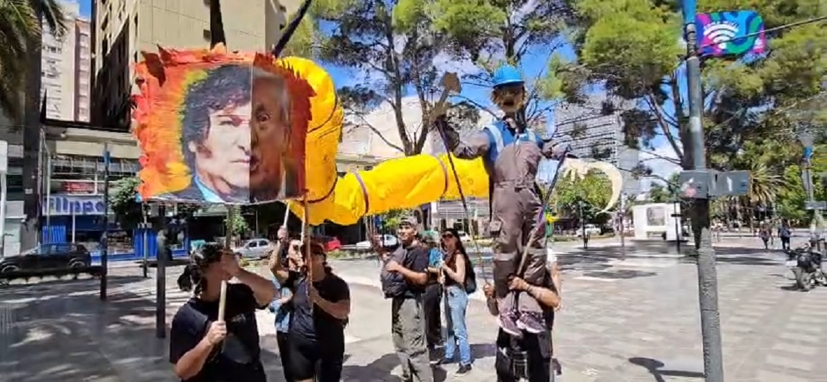 gusanos milei y trump