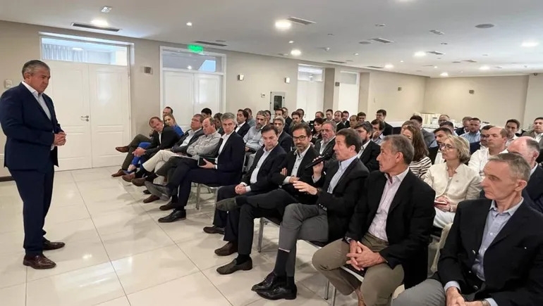 Reunión-de-Rolando-Figueroa-con-empresas-de-Vaca-Muerta