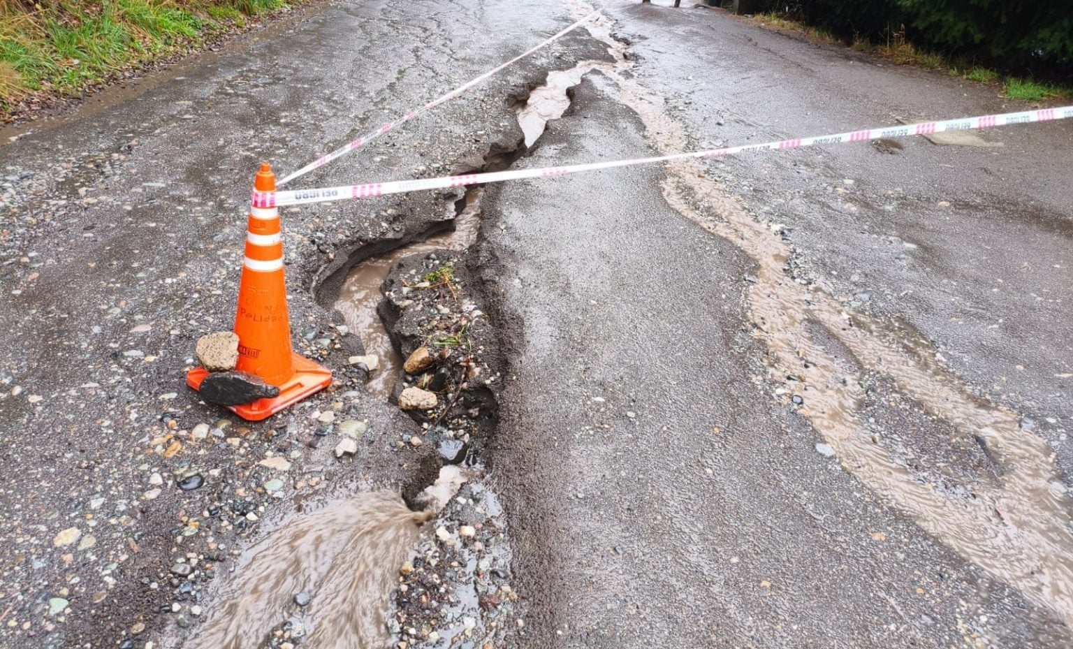 La lluvia afectó las calles de Villa La Angostura. Fuente_ (La Angostura Digital)
