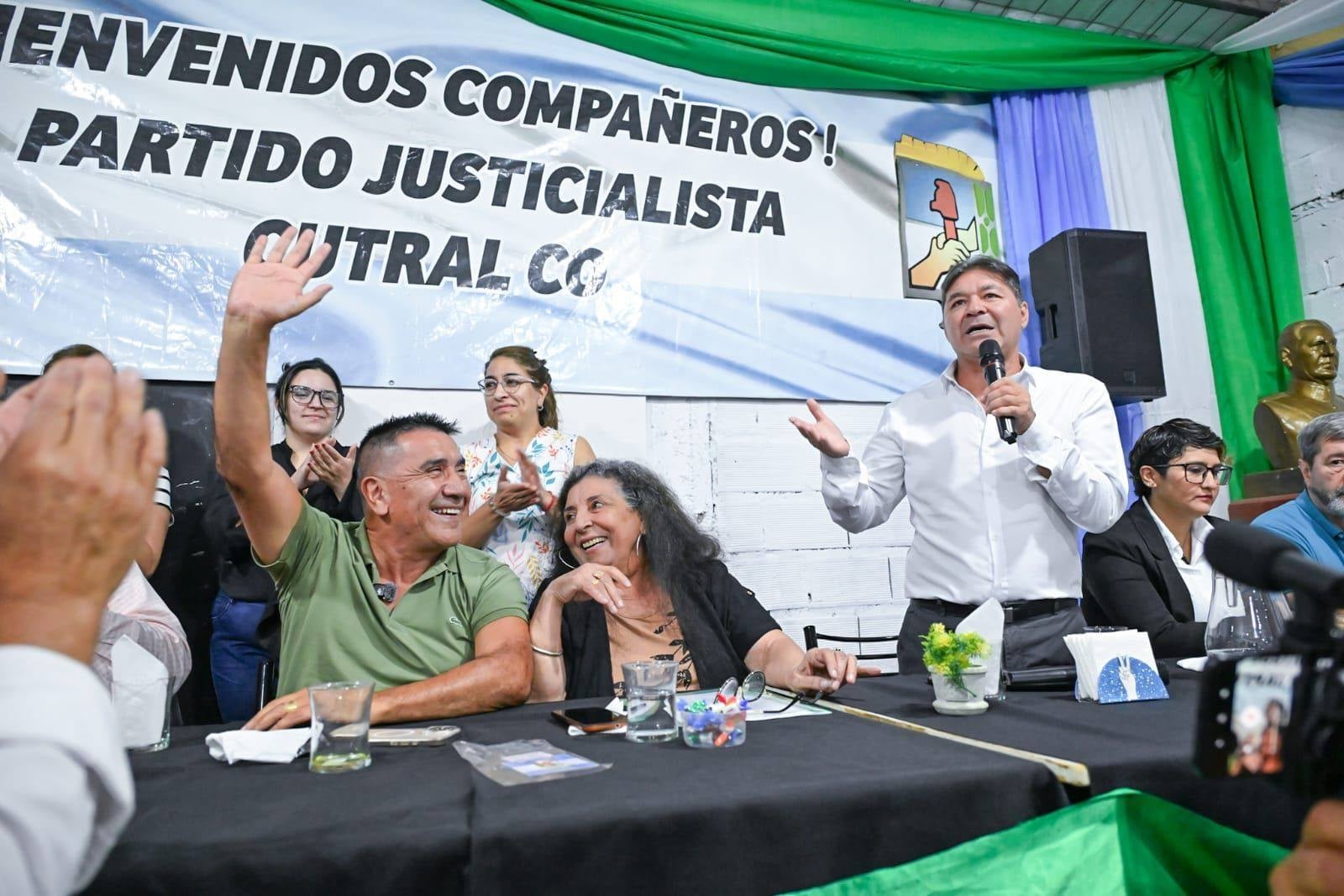 Ramon Rioseco, Maria Elena Paladino y Juan Domingo Linares en el PJ de Cutral Co. Fuente_ (Facebook)