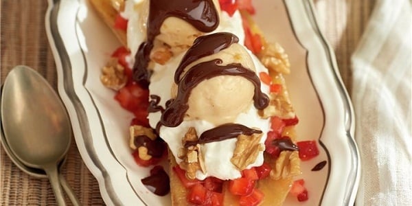 banana-split-con-helado-de-vainilla