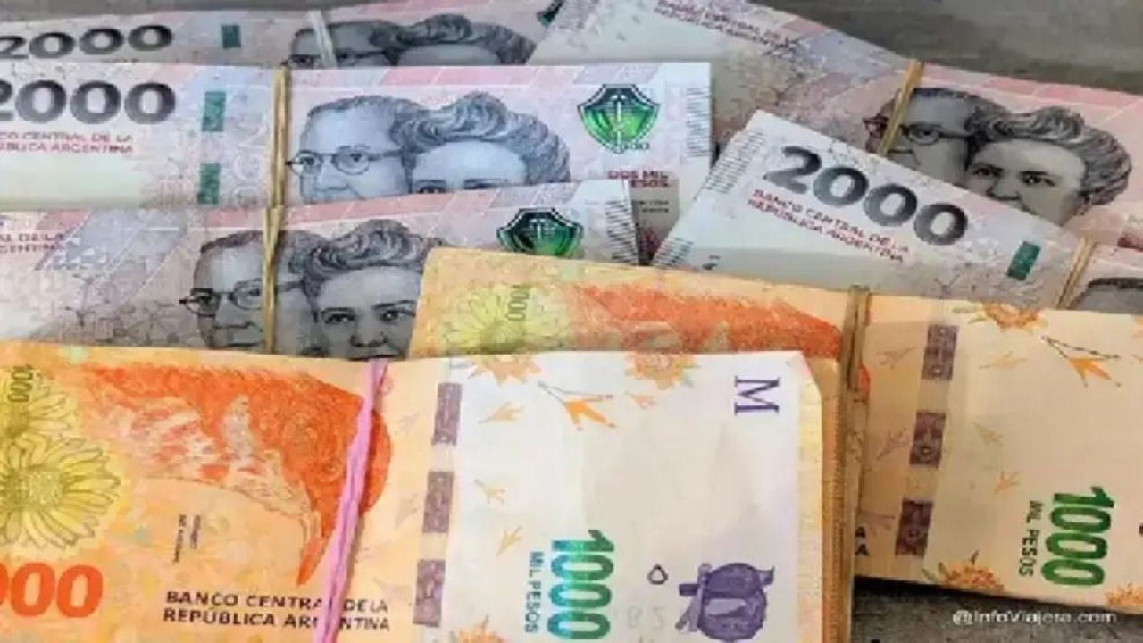 pesos-argentinos-2180109
