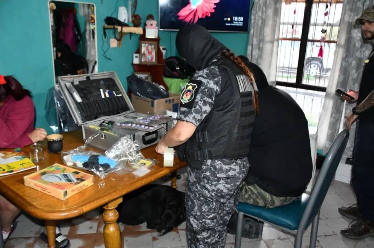 Operativo Antidroga en Centenario. Fuente_ (Neuquén Informa)