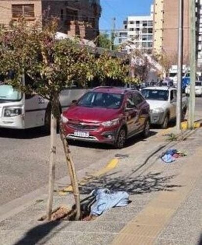 La ropa quedó tirada en el piso Fuente (X)