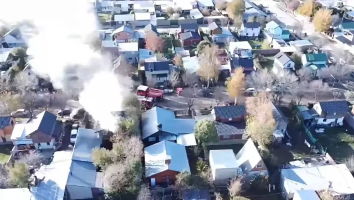 vista aerea del incendio en Junín de los Andes. Fuente_ (FM Cordillera) (1)