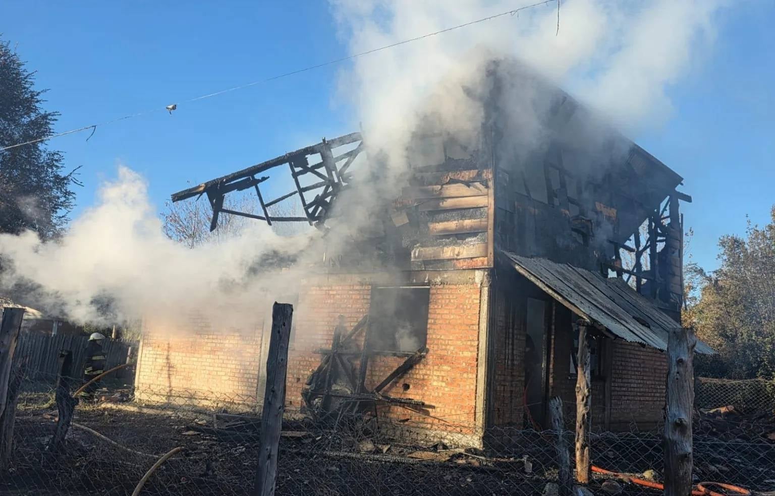 Incendio en el barrio Intercultural de San Martín de los Andes. Fuente_ (RSM)