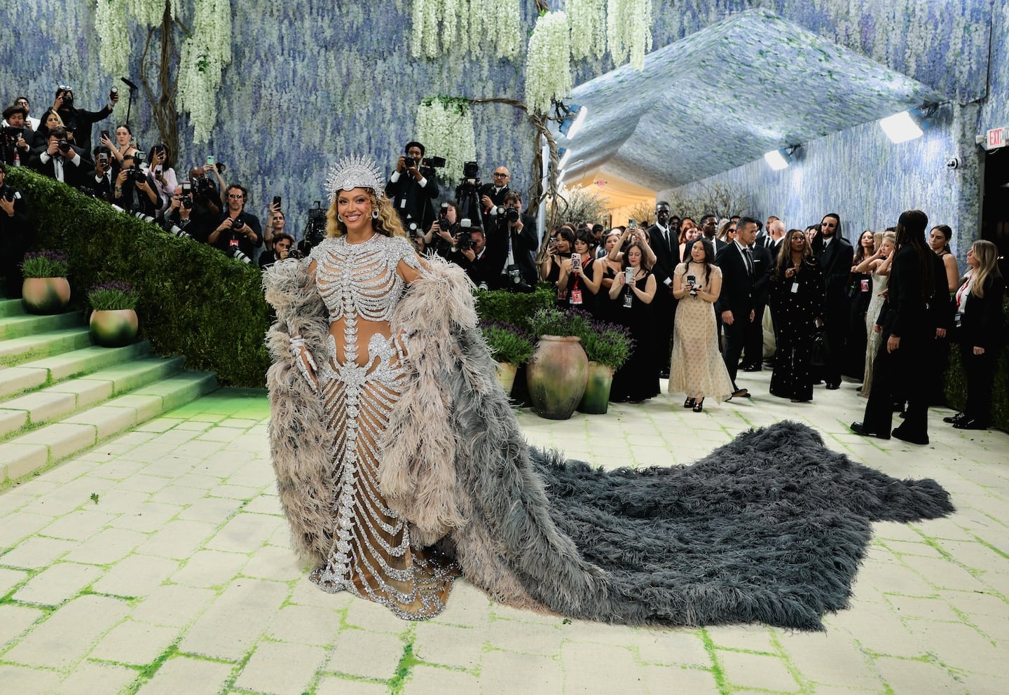 beyonce-con-un-traje-impactante-de-brillos-y-plumas-foto-reutersdaniel-cole-QRSHIEGJ37TIG5D7QJDTEYKX2I